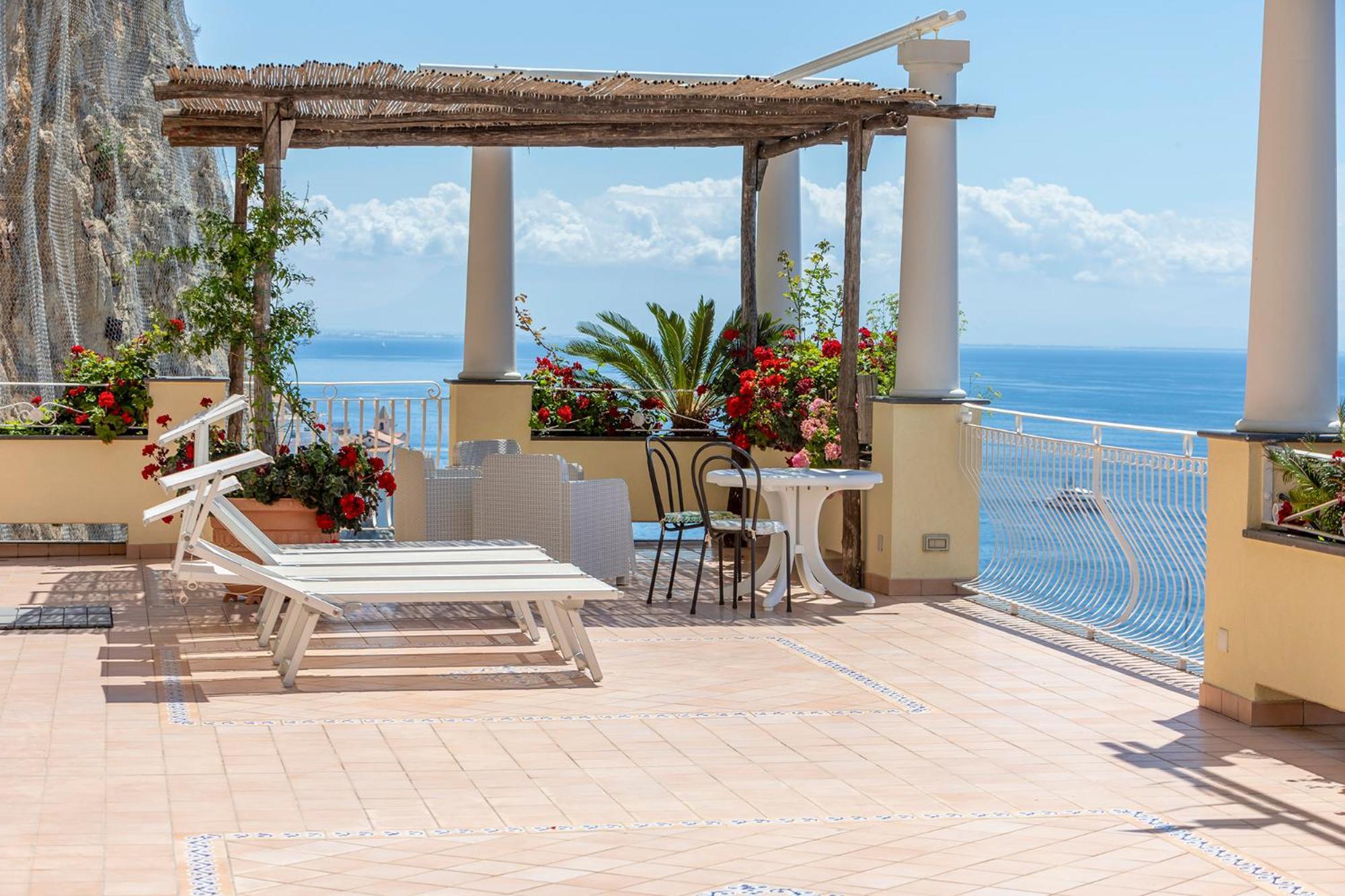 Apartments Amalfi Design Sea View Accessible By 250 Steps Exteriör bild